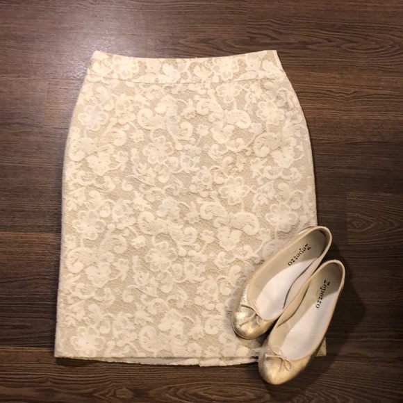 Banana Republic Floral Embroidery Pencil Skirt 4 - Picture 1 of 5